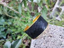 Carregar imagem no visualizador da galeria, Black Snake &amp; gold bracelet