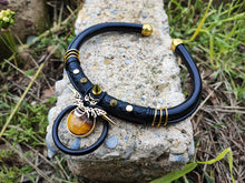 Načíst obrázek do prohlížeče Galerie, Tiger Eye &amp; gold bee necklace