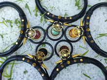 Carregar imagem no visualizador da galeria, Eye of Tiger bee gold Necklace