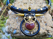 Load image into Gallery viewer, Indian Onyx bee gold Necklace