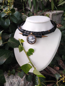 Zebra & bronze Dark-jungle Necklace