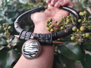 Zebra & bronze Dark-jungle Necklace