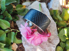 Carregar imagem no visualizador da galeria, Black mat snake Bracelet