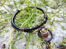 Laden Sie das Bild in den Galerie-Viewer, Indian Onyx bee gold Necklace