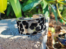 Cargar imagen en el visor de la galería, Silver &amp; velvet panther bracelet