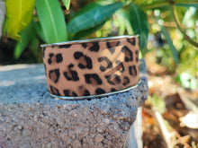Load image into Gallery viewer, Caramel panther bracelet