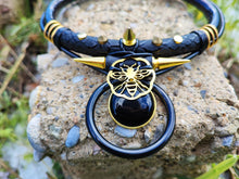 Cargar imagen en el visor de la galería, Black Onyx bee gold Necklace