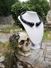 Cargar imagen en el visor de la galería, Black &amp; silver rivet Darkness Necklace